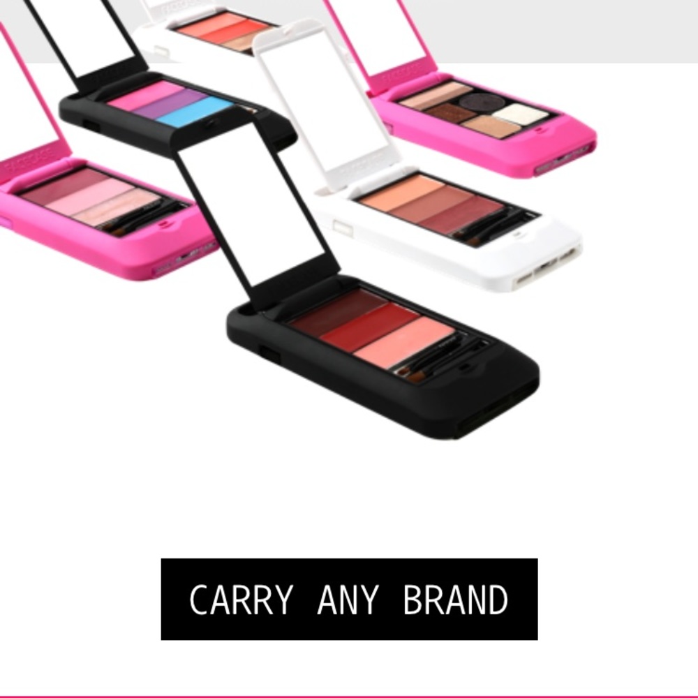 Phone case w/compartment📱